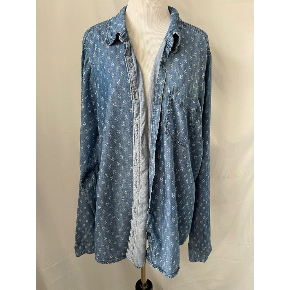 Maurices Blue/White Denim Color Up/Down Arrows Button-Up Long-Sleeve Shirt - Picture 2 of 12